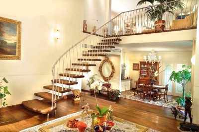 Деревянная лестница в дом – особенности, разновидности и преимущества