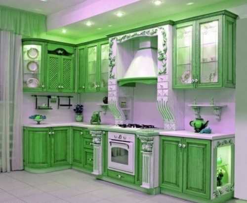 Кухня в зелёных тонах