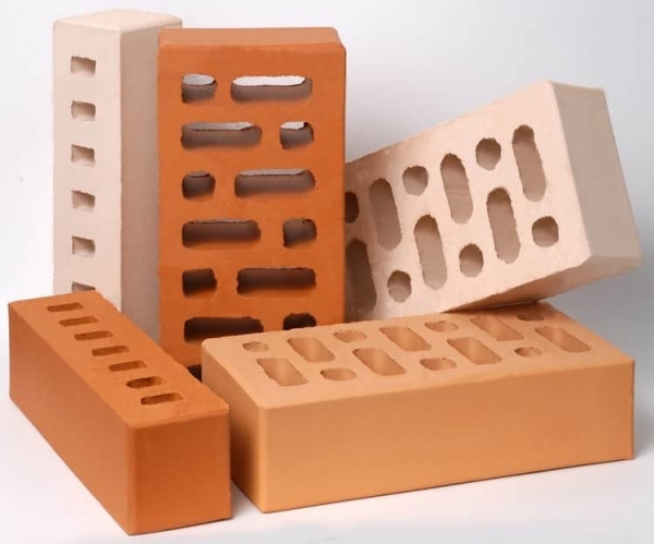 Кирпич, бетон и натуральный камень как основные строительные материалы