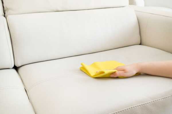 Как отмыть диван от пятен?