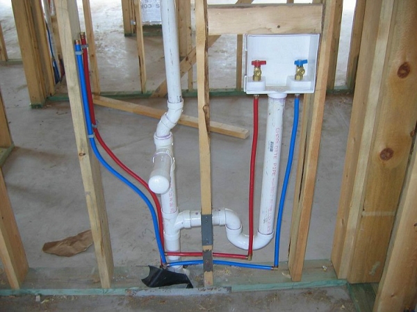 Водопровод в квартире своими руками: выбор труб, схема разводки и монтаж