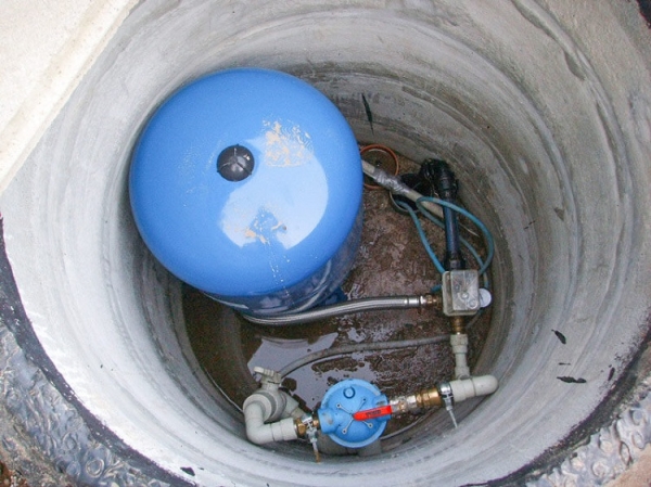 Водопровод и канализация на даче: из чего состоят такие системы и как их устанавливать