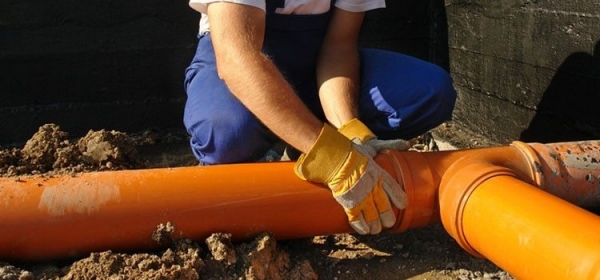Соединение своими руками пластиковых канализационных труб