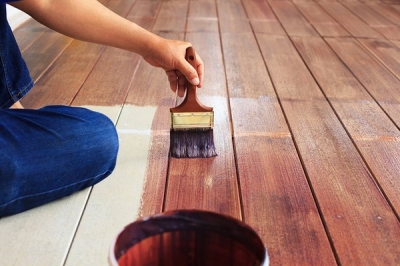 Чем покрасить деревянный пол в доме? Выбираем материал правильно!